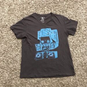 Gap mens graphic short sleeve v-neck t-shirt